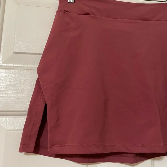 NEW! Marika Women's Burnt Red Athletic Skirt Skort Workout Yoga Active Size Med - Picture 4 of 9